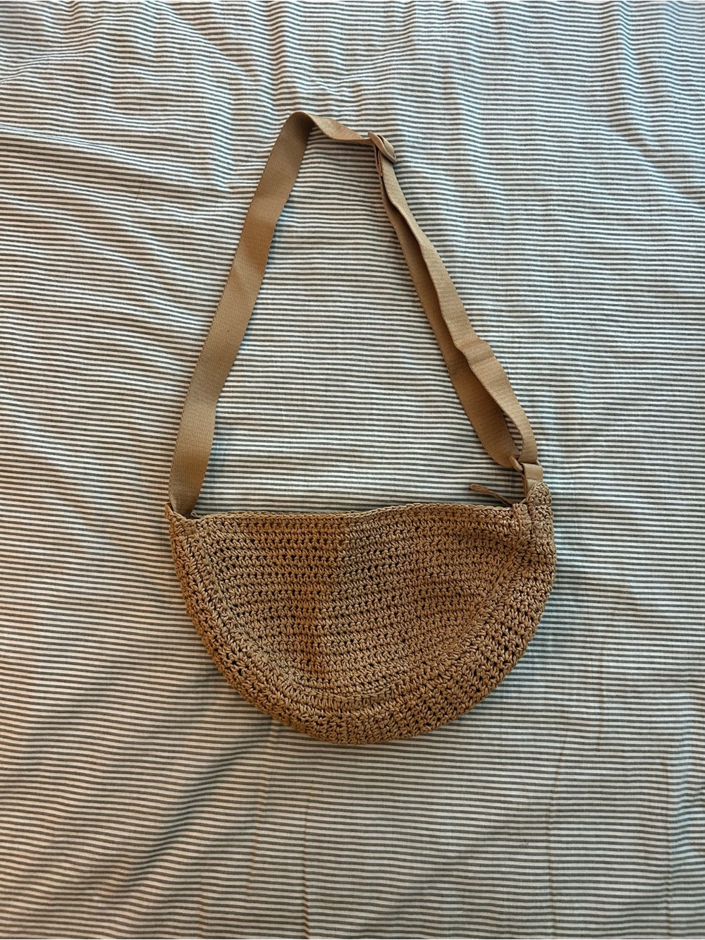 Uniqlo Woven Half-Moon Crossbody Bag in Tan